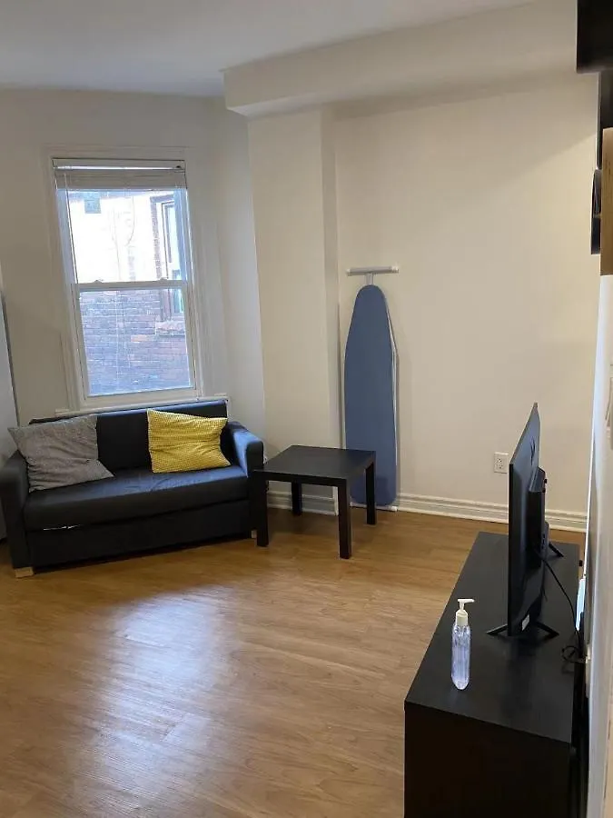 Single Room With Shared Bathroom 536C Toronto Canadá