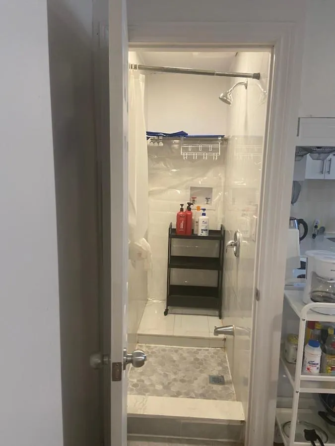 Single Room With Shared Bathroom 536C Toronto